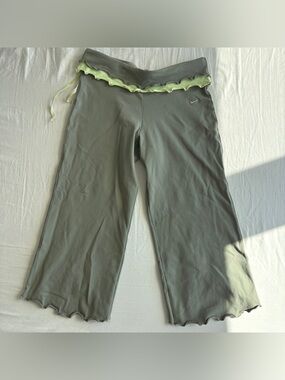 Nike Y2K Gray/Light Green Yoga Capris